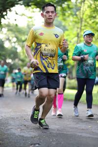 BIB: 1130, 4011
                            <button type="button" onclick="openModal(5036917)" class="btn btn-primary btn-sm float-right btn-popup" data-toggle="modal" data-target=".modal-high-quality">
                        <i class="fas fa-shopping-cart"></i> Add to Cart
                    </button>
                                            <button type="button" onclick="isThisMe(5036917, true)" class="btn btn-success btn-sm float-right btn-popup btn-isme hidden" data-toggle="tooltip" data-placement="bottom" title="นี่คือรูปของคุณใช่ไหม คลิกที่นี่เพื่อเอาเข้าอัลบั้ม">
                        <i class="fas fa-plus"></i> Add to album
                    </button>
                    <button type="button" onclick="isThisMe(5036917, false)" class="btn btn-warning btn-sm float-right btn-popup btn-isnotme hidden">
                        <i class="fas fa-ban"></i> Remove from album
                    </button>