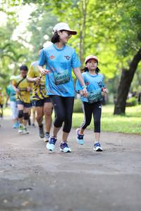BIB: 0332
                            <button type="button" onclick="openModal(5038120)" class="btn btn-primary btn-sm float-right btn-popup" data-toggle="modal" data-target=".modal-high-quality">
                        <i class="fas fa-shopping-cart"></i> Add to Cart
                    </button>
                                            <button type="button" onclick="isThisMe(5038120, true)" class="btn btn-success btn-sm float-right btn-popup btn-isme hidden" data-toggle="tooltip" data-placement="bottom" title="นี่คือรูปของคุณใช่ไหม คลิกที่นี่เพื่อเอาเข้าอัลบั้ม">
                        <i class="fas fa-plus"></i> Add to album
                    </button>
                    <button type="button" onclick="isThisMe(5038120, false)" class="btn btn-warning btn-sm float-right btn-popup btn-isnotme hidden">
                        <i class="fas fa-ban"></i> Remove from album
                    </button>
