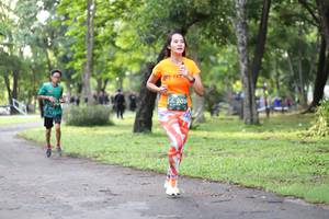 BIB: 203
                            <button type="button" onclick="openModal(5024957)" class="btn btn-primary btn-sm float-right btn-popup" data-toggle="modal" data-target=".modal-high-quality">
                        <i class="fas fa-shopping-cart"></i> Add to Cart
                    </button>
                                            <button type="button" onclick="isThisMe(5024957, true)" class="btn btn-success btn-sm float-right btn-popup btn-isme hidden" data-toggle="tooltip" data-placement="bottom" title="นี่คือรูปของคุณใช่ไหม คลิกที่นี่เพื่อเอาเข้าอัลบั้ม">
                        <i class="fas fa-plus"></i> Add to album
                    </button>
                    <button type="button" onclick="isThisMe(5024957, false)" class="btn btn-warning btn-sm float-right btn-popup btn-isnotme hidden">
                        <i class="fas fa-ban"></i> Remove from album
                    </button>