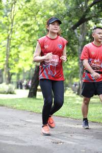 BIB: 03923, 322
                            <button type="button" onclick="openModal(5050199)" class="btn btn-primary btn-sm float-right btn-popup" data-toggle="modal" data-target=".modal-high-quality">
                        <i class="fas fa-shopping-cart"></i> Add to Cart
                    </button>
                                            <button type="button" onclick="isThisMe(5050199, true)" class="btn btn-success btn-sm float-right btn-popup btn-isme hidden" data-toggle="tooltip" data-placement="bottom" title="นี่คือรูปของคุณใช่ไหม คลิกที่นี่เพื่อเอาเข้าอัลบั้ม">
                        <i class="fas fa-plus"></i> Add to album
                    </button>
                    <button type="button" onclick="isThisMe(5050199, false)" class="btn btn-warning btn-sm float-right btn-popup btn-isnotme hidden">
                        <i class="fas fa-ban"></i> Remove from album
                    </button>