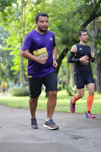 BIB: 0488
                            <button type="button" onclick="openModal(5038094)" class="btn btn-primary btn-sm float-right btn-popup" data-toggle="modal" data-target=".modal-high-quality">
                        <i class="fas fa-shopping-cart"></i> Add to Cart
                    </button>
                                            <button type="button" onclick="isThisMe(5038094, true)" class="btn btn-success btn-sm float-right btn-popup btn-isme hidden" data-toggle="tooltip" data-placement="bottom" title="นี่คือรูปของคุณใช่ไหม คลิกที่นี่เพื่อเอาเข้าอัลบั้ม">
                        <i class="fas fa-plus"></i> Add to album
                    </button>
                    <button type="button" onclick="isThisMe(5038094, false)" class="btn btn-warning btn-sm float-right btn-popup btn-isnotme hidden">
                        <i class="fas fa-ban"></i> Remove from album
                    </button>