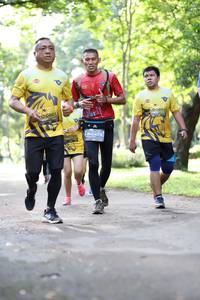 BIB: 0993, 0801, 0473, 799
                            <button type="button" onclick="openModal(5040894)" class="btn btn-primary btn-sm float-right btn-popup" data-toggle="modal" data-target=".modal-high-quality">
                        <i class="fas fa-shopping-cart"></i> Add to Cart
                    </button>
                                            <button type="button" onclick="isThisMe(5040894, true)" class="btn btn-success btn-sm float-right btn-popup btn-isme hidden" data-toggle="tooltip" data-placement="bottom" title="นี่คือรูปของคุณใช่ไหม คลิกที่นี่เพื่อเอาเข้าอัลบั้ม">
                        <i class="fas fa-plus"></i> Add to album
                    </button>
                    <button type="button" onclick="isThisMe(5040894, false)" class="btn btn-warning btn-sm float-right btn-popup btn-isnotme hidden">
                        <i class="fas fa-ban"></i> Remove from album
                    </button>