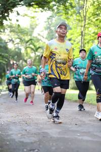 BIB: 0733
                            <button type="button" onclick="openModal(5035673)" class="btn btn-primary btn-sm float-right btn-popup" data-toggle="modal" data-target=".modal-high-quality">
                        <i class="fas fa-shopping-cart"></i> Add to Cart
                    </button>
                                            <button type="button" onclick="isThisMe(5035673, true)" class="btn btn-success btn-sm float-right btn-popup btn-isme hidden" data-toggle="tooltip" data-placement="bottom" title="นี่คือรูปของคุณใช่ไหม คลิกที่นี่เพื่อเอาเข้าอัลบั้ม">
                        <i class="fas fa-plus"></i> Add to album
                    </button>
                    <button type="button" onclick="isThisMe(5035673, false)" class="btn btn-warning btn-sm float-right btn-popup btn-isnotme hidden">
                        <i class="fas fa-ban"></i> Remove from album
                    </button>