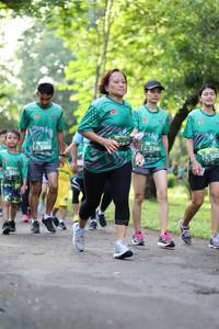 BIB: 320, 2581, 362, 211
                            <button type="button" onclick="openModal(5037140)" class="btn btn-primary btn-sm float-right btn-popup" data-toggle="modal" data-target=".modal-high-quality">
                        <i class="fas fa-shopping-cart"></i> Add to Cart
                    </button>
                                            <button type="button" onclick="isThisMe(5037140, true)" class="btn btn-success btn-sm float-right btn-popup btn-isme hidden" data-toggle="tooltip" data-placement="bottom" title="นี่คือรูปของคุณใช่ไหม คลิกที่นี่เพื่อเอาเข้าอัลบั้ม">
                        <i class="fas fa-plus"></i> Add to album
                    </button>
                    <button type="button" onclick="isThisMe(5037140, false)" class="btn btn-warning btn-sm float-right btn-popup btn-isnotme hidden">
                        <i class="fas fa-ban"></i> Remove from album
                    </button>