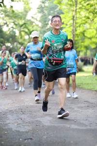 BIB: 156
                            <button type="button" onclick="openModal(5034924)" class="btn btn-primary btn-sm float-right btn-popup" data-toggle="modal" data-target=".modal-high-quality">
                        <i class="fas fa-shopping-cart"></i> Add to Cart
                    </button>
                                            <button type="button" onclick="isThisMe(5034924, true)" class="btn btn-success btn-sm float-right btn-popup btn-isme hidden" data-toggle="tooltip" data-placement="bottom" title="นี่คือรูปของคุณใช่ไหม คลิกที่นี่เพื่อเอาเข้าอัลบั้ม">
                        <i class="fas fa-plus"></i> Add to album
                    </button>
                    <button type="button" onclick="isThisMe(5034924, false)" class="btn btn-warning btn-sm float-right btn-popup btn-isnotme hidden">
                        <i class="fas fa-ban"></i> Remove from album
                    </button>