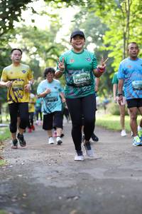 BIB: 092
                            <button type="button" onclick="openModal(5036421)" class="btn btn-primary btn-sm float-right btn-popup" data-toggle="modal" data-target=".modal-high-quality">
                        <i class="fas fa-shopping-cart"></i> Add to Cart
                    </button>
                                            <button type="button" onclick="isThisMe(5036421, true)" class="btn btn-success btn-sm float-right btn-popup btn-isme hidden" data-toggle="tooltip" data-placement="bottom" title="นี่คือรูปของคุณใช่ไหม คลิกที่นี่เพื่อเอาเข้าอัลบั้ม">
                        <i class="fas fa-plus"></i> Add to album
                    </button>
                    <button type="button" onclick="isThisMe(5036421, false)" class="btn btn-warning btn-sm float-right btn-popup btn-isnotme hidden">
                        <i class="fas fa-ban"></i> Remove from album
                    </button>