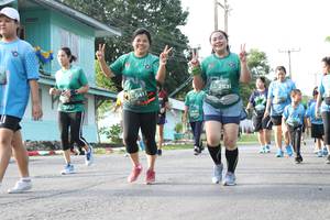 BIB: 0411, 253
                            <button type="button" onclick="openModal(5233293)" class="btn btn-primary btn-sm float-right btn-popup" data-toggle="modal" data-target=".modal-high-quality">
                        <i class="fas fa-shopping-cart"></i> Add to Cart
                    </button>
                                            <button type="button" onclick="isThisMe(5233293, true)" class="btn btn-success btn-sm float-right btn-popup btn-isme hidden" data-toggle="tooltip" data-placement="bottom" title="นี่คือรูปของคุณใช่ไหม คลิกที่นี่เพื่อเอาเข้าอัลบั้ม">
                        <i class="fas fa-plus"></i> Add to album
                    </button>
                    <button type="button" onclick="isThisMe(5233293, false)" class="btn btn-warning btn-sm float-right btn-popup btn-isnotme hidden">
                        <i class="fas fa-ban"></i> Remove from album
                    </button>