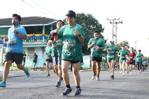 BIB: 2091, 272
                            <button type="button" onclick="openModal(5232489)" class="btn btn-primary btn-sm float-right btn-popup" data-toggle="modal" data-target=".modal-high-quality">
                        <i class="fas fa-shopping-cart"></i> Add to Cart
                    </button>
                                            <button type="button" onclick="isThisMe(5232489, true)" class="btn btn-success btn-sm float-right btn-popup btn-isme hidden" data-toggle="tooltip" data-placement="bottom" title="นี่คือรูปของคุณใช่ไหม คลิกที่นี่เพื่อเอาเข้าอัลบั้ม">
                        <i class="fas fa-plus"></i> Add to album
                    </button>
                    <button type="button" onclick="isThisMe(5232489, false)" class="btn btn-warning btn-sm float-right btn-popup btn-isnotme hidden">
                        <i class="fas fa-ban"></i> Remove from album
                    </button>