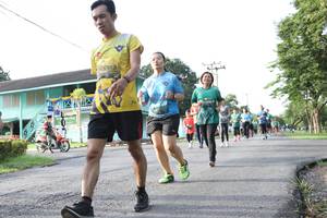 BIB: 0813
                            <button type="button" onclick="openModal(5233228)" class="btn btn-primary btn-sm float-right btn-popup" data-toggle="modal" data-target=".modal-high-quality">
                        <i class="fas fa-shopping-cart"></i> Add to Cart
                    </button>
                                            <button type="button" onclick="isThisMe(5233228, true)" class="btn btn-success btn-sm float-right btn-popup btn-isme hidden" data-toggle="tooltip" data-placement="bottom" title="นี่คือรูปของคุณใช่ไหม คลิกที่นี่เพื่อเอาเข้าอัลบั้ม">
                        <i class="fas fa-plus"></i> Add to album
                    </button>
                    <button type="button" onclick="isThisMe(5233228, false)" class="btn btn-warning btn-sm float-right btn-popup btn-isnotme hidden">
                        <i class="fas fa-ban"></i> Remove from album
                    </button>