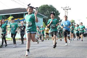 BIB: 521
                            <button type="button" onclick="openModal(5232824)" class="btn btn-primary btn-sm float-right btn-popup" data-toggle="modal" data-target=".modal-high-quality">
                        <i class="fas fa-shopping-cart"></i> Add to Cart
                    </button>
                                            <button type="button" onclick="isThisMe(5232824, true)" class="btn btn-success btn-sm float-right btn-popup btn-isme hidden" data-toggle="tooltip" data-placement="bottom" title="นี่คือรูปของคุณใช่ไหม คลิกที่นี่เพื่อเอาเข้าอัลบั้ม">
                        <i class="fas fa-plus"></i> Add to album
                    </button>
                    <button type="button" onclick="isThisMe(5232824, false)" class="btn btn-warning btn-sm float-right btn-popup btn-isnotme hidden">
                        <i class="fas fa-ban"></i> Remove from album
                    </button>