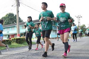 BIB: 007
                            <button type="button" onclick="openModal(5232930)" class="btn btn-primary btn-sm float-right btn-popup" data-toggle="modal" data-target=".modal-high-quality">
                        <i class="fas fa-shopping-cart"></i> Add to Cart
                    </button>
                                            <button type="button" onclick="isThisMe(5232930, true)" class="btn btn-success btn-sm float-right btn-popup btn-isme hidden" data-toggle="tooltip" data-placement="bottom" title="นี่คือรูปของคุณใช่ไหม คลิกที่นี่เพื่อเอาเข้าอัลบั้ม">
                        <i class="fas fa-plus"></i> Add to album
                    </button>
                    <button type="button" onclick="isThisMe(5232930, false)" class="btn btn-warning btn-sm float-right btn-popup btn-isnotme hidden">
                        <i class="fas fa-ban"></i> Remove from album
                    </button>