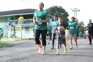 BIB: 269
                            <button type="button" onclick="openModal(5232941)" class="btn btn-primary btn-sm float-right btn-popup" data-toggle="modal" data-target=".modal-high-quality">
                        <i class="fas fa-shopping-cart"></i> Add to Cart
                    </button>
                                            <button type="button" onclick="isThisMe(5232941, true)" class="btn btn-success btn-sm float-right btn-popup btn-isme hidden" data-toggle="tooltip" data-placement="bottom" title="นี่คือรูปของคุณใช่ไหม คลิกที่นี่เพื่อเอาเข้าอัลบั้ม">
                        <i class="fas fa-plus"></i> Add to album
                    </button>
                    <button type="button" onclick="isThisMe(5232941, false)" class="btn btn-warning btn-sm float-right btn-popup btn-isnotme hidden">
                        <i class="fas fa-ban"></i> Remove from album
                    </button>