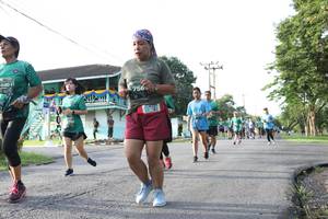 BIB: 756
                            <button type="button" onclick="openModal(5232797)" class="btn btn-primary btn-sm float-right btn-popup" data-toggle="modal" data-target=".modal-high-quality">
                        <i class="fas fa-shopping-cart"></i> Add to Cart
                    </button>
                                            <button type="button" onclick="isThisMe(5232797, true)" class="btn btn-success btn-sm float-right btn-popup btn-isme hidden" data-toggle="tooltip" data-placement="bottom" title="นี่คือรูปของคุณใช่ไหม คลิกที่นี่เพื่อเอาเข้าอัลบั้ม">
                        <i class="fas fa-plus"></i> Add to album
                    </button>
                    <button type="button" onclick="isThisMe(5232797, false)" class="btn btn-warning btn-sm float-right btn-popup btn-isnotme hidden">
                        <i class="fas fa-ban"></i> Remove from album
                    </button>