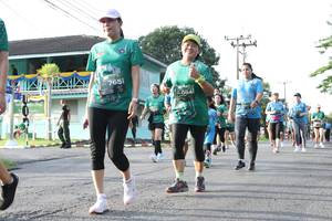 BIB: 765, 084
                            <button type="button" onclick="openModal(5232895)" class="btn btn-primary btn-sm float-right btn-popup" data-toggle="modal" data-target=".modal-high-quality">
                        <i class="fas fa-shopping-cart"></i> Add to Cart
                    </button>
                                            <button type="button" onclick="isThisMe(5232895, true)" class="btn btn-success btn-sm float-right btn-popup btn-isme hidden" data-toggle="tooltip" data-placement="bottom" title="นี่คือรูปของคุณใช่ไหม คลิกที่นี่เพื่อเอาเข้าอัลบั้ม">
                        <i class="fas fa-plus"></i> Add to album
                    </button>
                    <button type="button" onclick="isThisMe(5232895, false)" class="btn btn-warning btn-sm float-right btn-popup btn-isnotme hidden">
                        <i class="fas fa-ban"></i> Remove from album
                    </button>