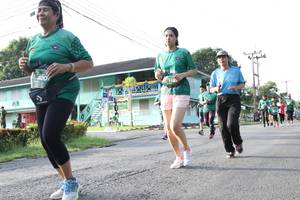 BIB: 400
                            <button type="button" onclick="openModal(5232920)" class="btn btn-primary btn-sm float-right btn-popup" data-toggle="modal" data-target=".modal-high-quality">
                        <i class="fas fa-shopping-cart"></i> Add to Cart
                    </button>
                                            <button type="button" onclick="isThisMe(5232920, true)" class="btn btn-success btn-sm float-right btn-popup btn-isme hidden" data-toggle="tooltip" data-placement="bottom" title="นี่คือรูปของคุณใช่ไหม คลิกที่นี่เพื่อเอาเข้าอัลบั้ม">
                        <i class="fas fa-plus"></i> Add to album
                    </button>
                    <button type="button" onclick="isThisMe(5232920, false)" class="btn btn-warning btn-sm float-right btn-popup btn-isnotme hidden">
                        <i class="fas fa-ban"></i> Remove from album
                    </button>