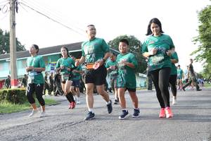 BIB: 666
                            <button type="button" onclick="openModal(5233047)" class="btn btn-primary btn-sm float-right btn-popup" data-toggle="modal" data-target=".modal-high-quality">
                        <i class="fas fa-shopping-cart"></i> Add to Cart
                    </button>
                                            <button type="button" onclick="isThisMe(5233047, true)" class="btn btn-success btn-sm float-right btn-popup btn-isme hidden" data-toggle="tooltip" data-placement="bottom" title="นี่คือรูปของคุณใช่ไหม คลิกที่นี่เพื่อเอาเข้าอัลบั้ม">
                        <i class="fas fa-plus"></i> Add to album
                    </button>
                    <button type="button" onclick="isThisMe(5233047, false)" class="btn btn-warning btn-sm float-right btn-popup btn-isnotme hidden">
                        <i class="fas fa-ban"></i> Remove from album
                    </button>