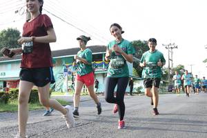 BIB: 7461, 295
                            <button type="button" onclick="openModal(5232499)" class="btn btn-primary btn-sm float-right btn-popup" data-toggle="modal" data-target=".modal-high-quality">
                        <i class="fas fa-shopping-cart"></i> Add to Cart
                    </button>
                                            <button type="button" onclick="isThisMe(5232499, true)" class="btn btn-success btn-sm float-right btn-popup btn-isme hidden" data-toggle="tooltip" data-placement="bottom" title="นี่คือรูปของคุณใช่ไหม คลิกที่นี่เพื่อเอาเข้าอัลบั้ม">
                        <i class="fas fa-plus"></i> Add to album
                    </button>
                    <button type="button" onclick="isThisMe(5232499, false)" class="btn btn-warning btn-sm float-right btn-popup btn-isnotme hidden">
                        <i class="fas fa-ban"></i> Remove from album
                    </button>