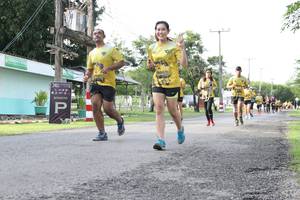 BIB: 0476
                            <button type="button" onclick="openModal(5234779)" class="btn btn-primary btn-sm float-right btn-popup" data-toggle="modal" data-target=".modal-high-quality">
                        <i class="fas fa-shopping-cart"></i> Add to Cart
                    </button>
                                            <button type="button" onclick="isThisMe(5234779, true)" class="btn btn-success btn-sm float-right btn-popup btn-isme hidden" data-toggle="tooltip" data-placement="bottom" title="นี่คือรูปของคุณใช่ไหม คลิกที่นี่เพื่อเอาเข้าอัลบั้ม">
                        <i class="fas fa-plus"></i> Add to album
                    </button>
                    <button type="button" onclick="isThisMe(5234779, false)" class="btn btn-warning btn-sm float-right btn-popup btn-isnotme hidden">
                        <i class="fas fa-ban"></i> Remove from album
                    </button>