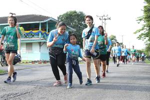 BIB: 673, 5291
                            <button type="button" onclick="openModal(5233186)" class="btn btn-primary btn-sm float-right btn-popup" data-toggle="modal" data-target=".modal-high-quality">
                        <i class="fas fa-shopping-cart"></i> Add to Cart
                    </button>
                                            <button type="button" onclick="isThisMe(5233186, true)" class="btn btn-success btn-sm float-right btn-popup btn-isme hidden" data-toggle="tooltip" data-placement="bottom" title="นี่คือรูปของคุณใช่ไหม คลิกที่นี่เพื่อเอาเข้าอัลบั้ม">
                        <i class="fas fa-plus"></i> Add to album
                    </button>
                    <button type="button" onclick="isThisMe(5233186, false)" class="btn btn-warning btn-sm float-right btn-popup btn-isnotme hidden">
                        <i class="fas fa-ban"></i> Remove from album
                    </button>