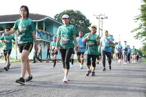 BIB: 7651
                            <button type="button" onclick="openModal(5232894)" class="btn btn-primary btn-sm float-right btn-popup" data-toggle="modal" data-target=".modal-high-quality">
                        <i class="fas fa-shopping-cart"></i> Add to Cart
                    </button>
                                            <button type="button" onclick="isThisMe(5232894, true)" class="btn btn-success btn-sm float-right btn-popup btn-isme hidden" data-toggle="tooltip" data-placement="bottom" title="นี่คือรูปของคุณใช่ไหม คลิกที่นี่เพื่อเอาเข้าอัลบั้ม">
                        <i class="fas fa-plus"></i> Add to album
                    </button>
                    <button type="button" onclick="isThisMe(5232894, false)" class="btn btn-warning btn-sm float-right btn-popup btn-isnotme hidden">
                        <i class="fas fa-ban"></i> Remove from album
                    </button>