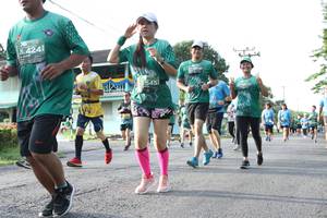 BIB: 424, 5451
                            <button type="button" onclick="openModal(5233117)" class="btn btn-primary btn-sm float-right btn-popup" data-toggle="modal" data-target=".modal-high-quality">
                        <i class="fas fa-shopping-cart"></i> Add to Cart
                    </button>
                                            <button type="button" onclick="isThisMe(5233117, true)" class="btn btn-success btn-sm float-right btn-popup btn-isme hidden" data-toggle="tooltip" data-placement="bottom" title="นี่คือรูปของคุณใช่ไหม คลิกที่นี่เพื่อเอาเข้าอัลบั้ม">
                        <i class="fas fa-plus"></i> Add to album
                    </button>
                    <button type="button" onclick="isThisMe(5233117, false)" class="btn btn-warning btn-sm float-right btn-popup btn-isnotme hidden">
                        <i class="fas fa-ban"></i> Remove from album
                    </button>