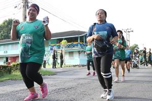 BIB: 1251, 352
                            <button type="button" onclick="openModal(5233057)" class="btn btn-primary btn-sm float-right btn-popup" data-toggle="modal" data-target=".modal-high-quality">
                        <i class="fas fa-shopping-cart"></i> Add to Cart
                    </button>
                                            <button type="button" onclick="isThisMe(5233057, true)" class="btn btn-success btn-sm float-right btn-popup btn-isme hidden" data-toggle="tooltip" data-placement="bottom" title="นี่คือรูปของคุณใช่ไหม คลิกที่นี่เพื่อเอาเข้าอัลบั้ม">
                        <i class="fas fa-plus"></i> Add to album
                    </button>
                    <button type="button" onclick="isThisMe(5233057, false)" class="btn btn-warning btn-sm float-right btn-popup btn-isnotme hidden">
                        <i class="fas fa-ban"></i> Remove from album
                    </button>