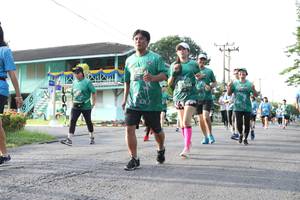 BIB: 451
                            <button type="button" onclick="openModal(5233111)" class="btn btn-primary btn-sm float-right btn-popup" data-toggle="modal" data-target=".modal-high-quality">
                        <i class="fas fa-shopping-cart"></i> Add to Cart
                    </button>
                                            <button type="button" onclick="isThisMe(5233111, true)" class="btn btn-success btn-sm float-right btn-popup btn-isme hidden" data-toggle="tooltip" data-placement="bottom" title="นี่คือรูปของคุณใช่ไหม คลิกที่นี่เพื่อเอาเข้าอัลบั้ม">
                        <i class="fas fa-plus"></i> Add to album
                    </button>
                    <button type="button" onclick="isThisMe(5233111, false)" class="btn btn-warning btn-sm float-right btn-popup btn-isnotme hidden">
                        <i class="fas fa-ban"></i> Remove from album
                    </button>