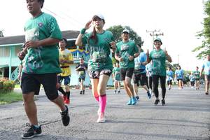 BIB: 5451
                            <button type="button" onclick="openModal(5233116)" class="btn btn-primary btn-sm float-right btn-popup" data-toggle="modal" data-target=".modal-high-quality">
                        <i class="fas fa-shopping-cart"></i> Add to Cart
                    </button>
                                            <button type="button" onclick="isThisMe(5233116, true)" class="btn btn-success btn-sm float-right btn-popup btn-isme hidden" data-toggle="tooltip" data-placement="bottom" title="นี่คือรูปของคุณใช่ไหม คลิกที่นี่เพื่อเอาเข้าอัลบั้ม">
                        <i class="fas fa-plus"></i> Add to album
                    </button>
                    <button type="button" onclick="isThisMe(5233116, false)" class="btn btn-warning btn-sm float-right btn-popup btn-isnotme hidden">
                        <i class="fas fa-ban"></i> Remove from album
                    </button>