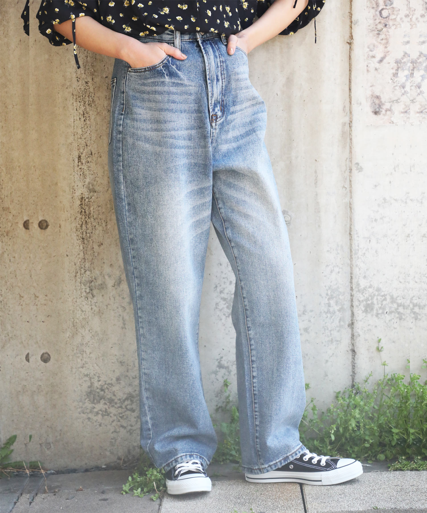 ゆったりハイウエストストレートデニムパンツ
