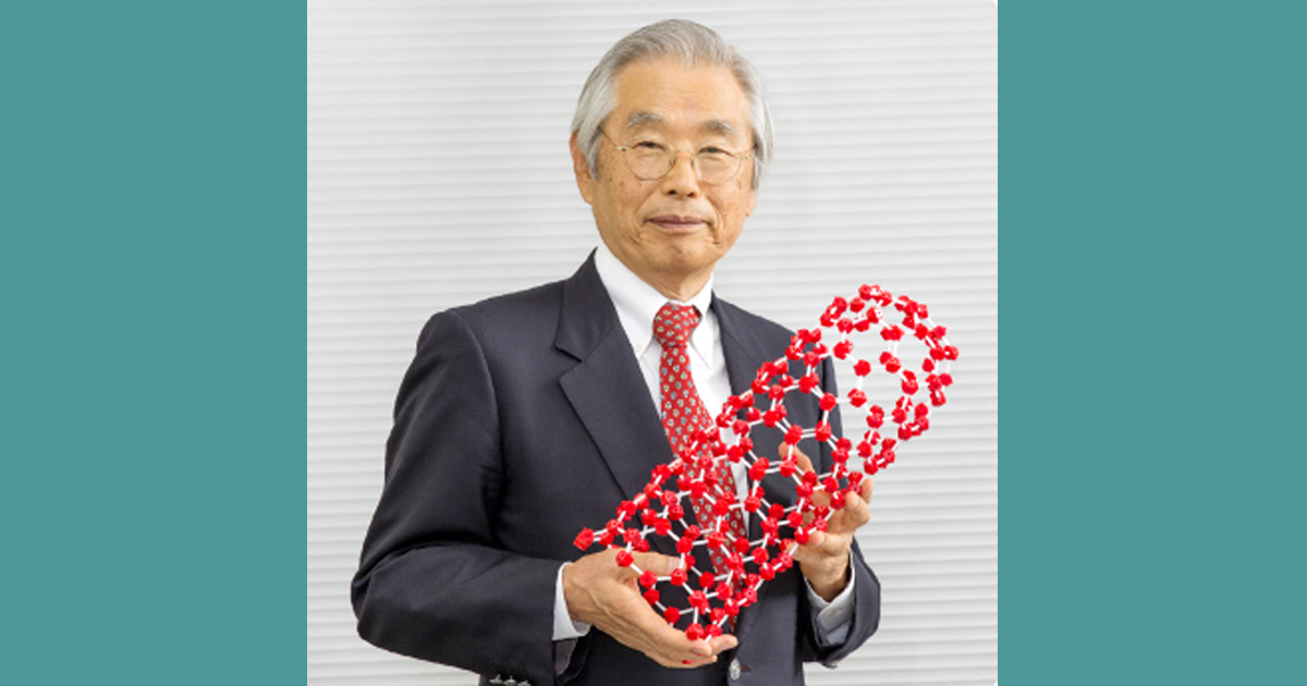 飯島澄男さん経歴 1939年生まれ。電気通信大卒。東北大大学院修了。米アリゾナ州立大研究員を経て、87年NEC入社。91年カーボン・ナノチューブ発見。09年文化勲章受章。現在、NEC特別主席研究員、名城大終身名誉教授。