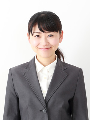 履歴書の写真の服装・女性はスーツ