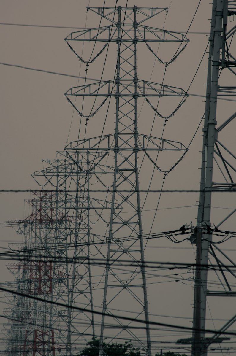 鉄塔を写真一枚にどれだけ詰め込めるか そんな事を考えながら鉄塔を眺めて撮ってます 