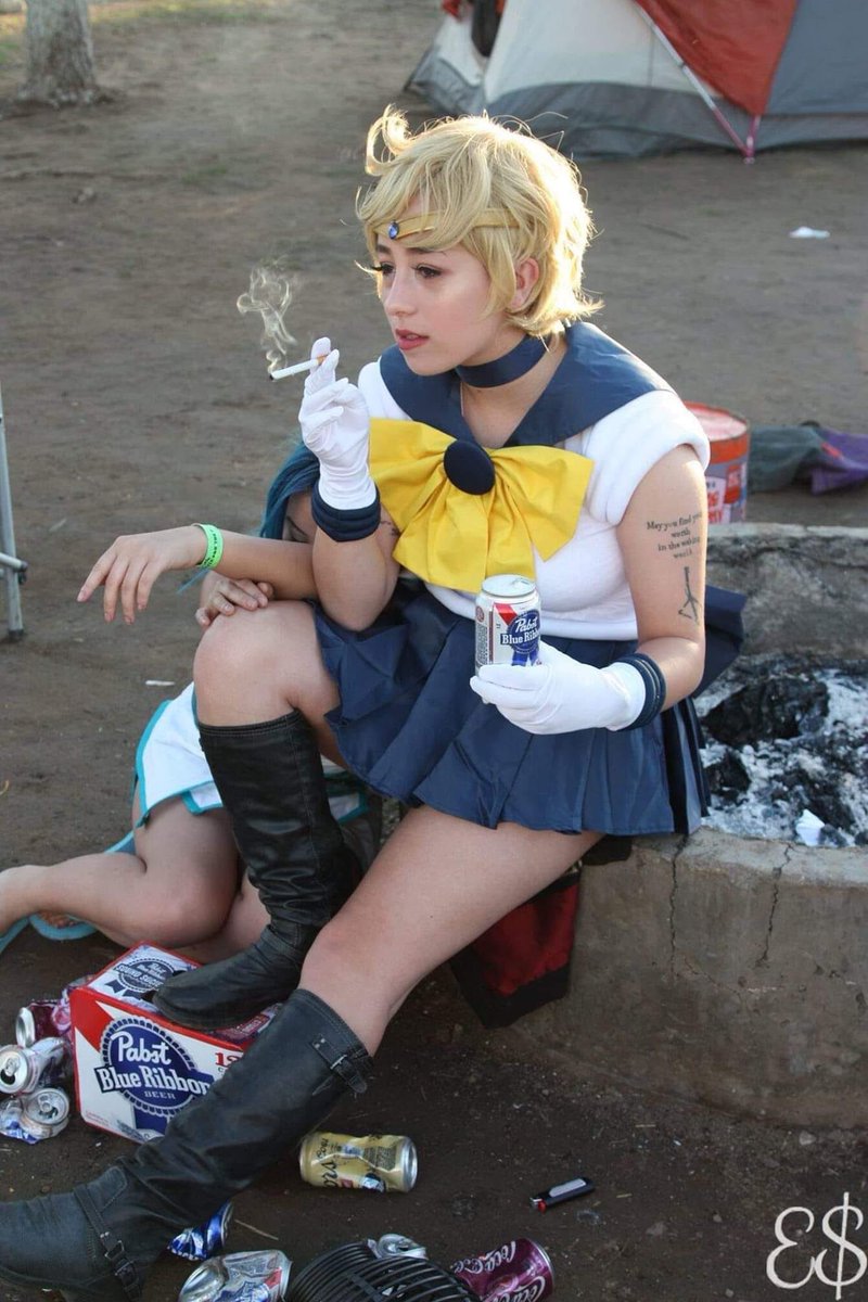 私、コスプレイヤーがふざけてキャラ崩壊注意って書いて投稿しているが恥ずかしながら少し決めている日本人よりも、海外のガチなコスプレイヤーが好きやわ 