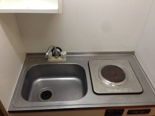 「自炊すれば、もっと食費削れるよ」派が想定する台所が豪華装備過ぎるんだよな…