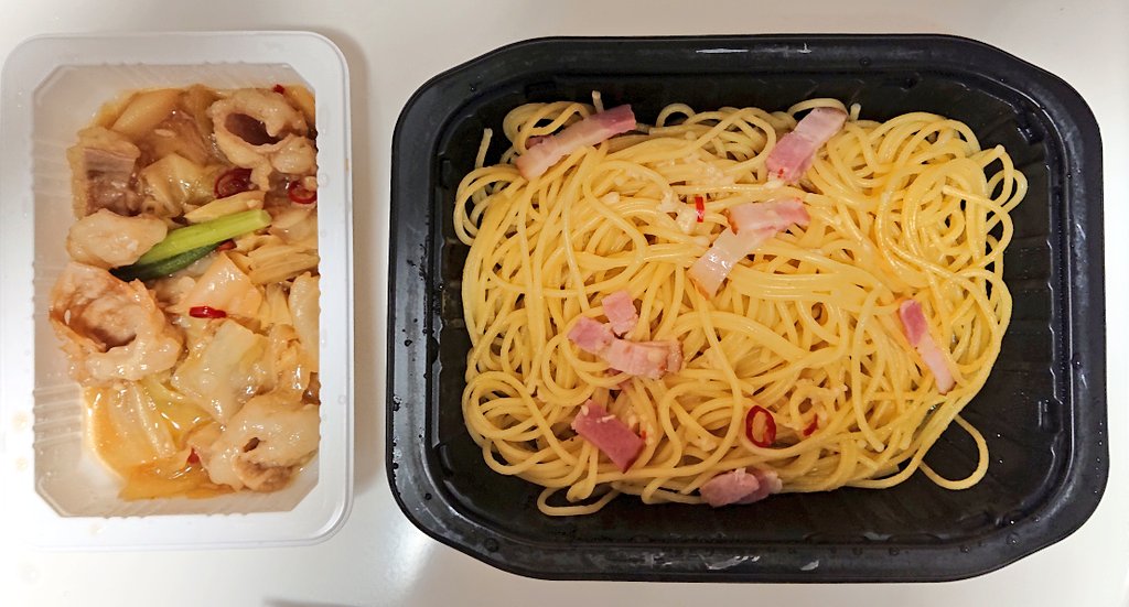 教えて貰ったペペロンチーノと牛塩ホルモン炒めの悪魔合体を試してみたけど、これ考え付いたの天才だと思う 