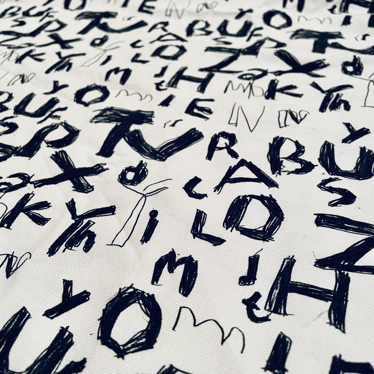 「味がある」と感じた妻がネットのプリントサービスで布にして、図書バッグに仕立ててしまった