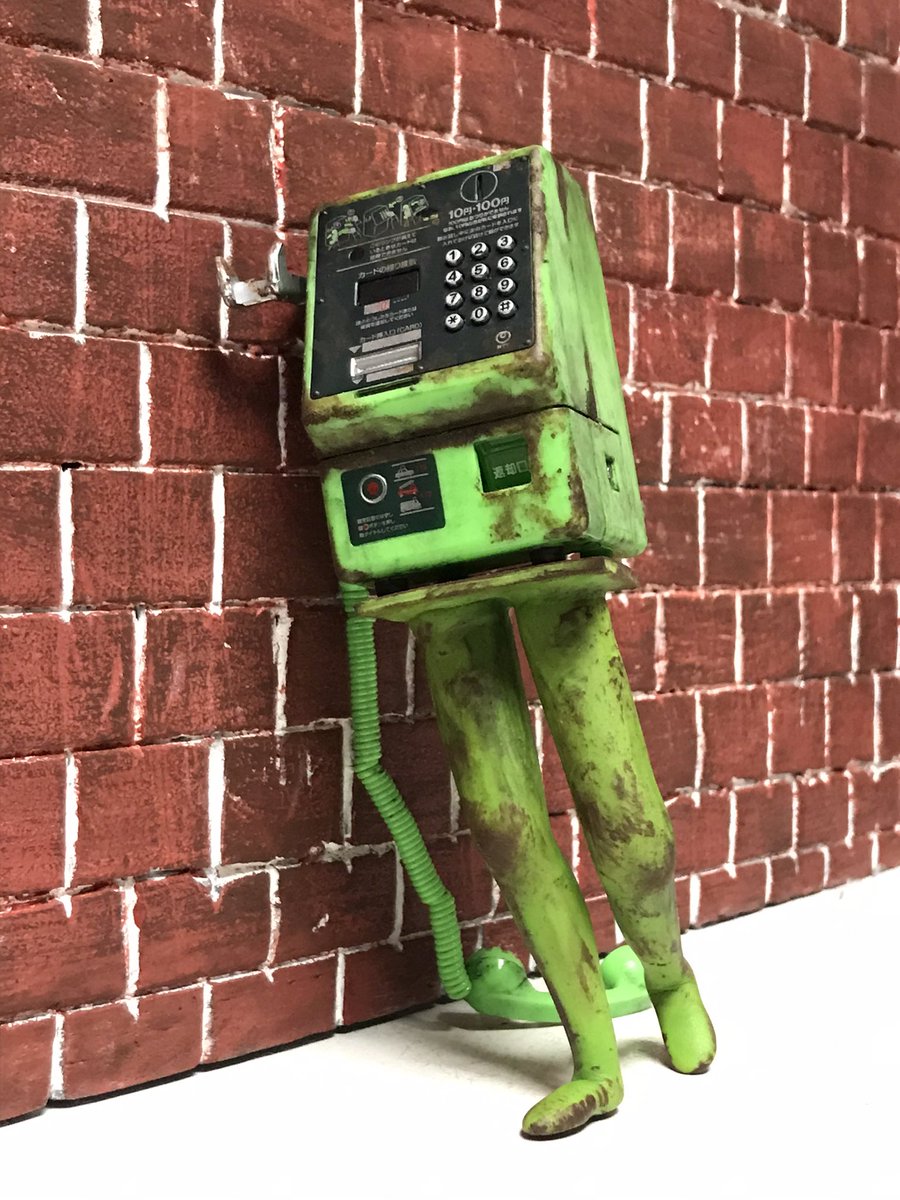  携帯が普及して公衆電話を使う人が減ってしまった