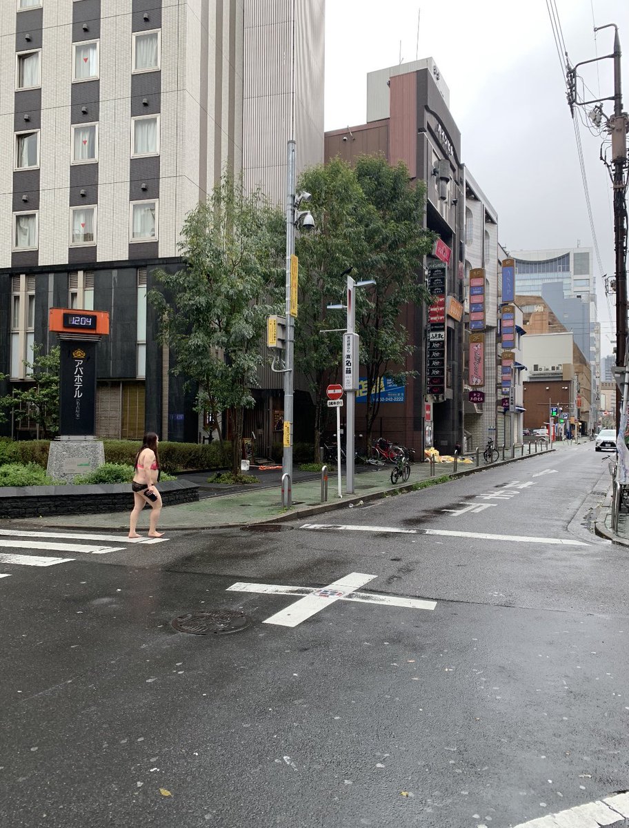 先程、女子大(栄4,5丁目)に春が訪れました🌸 