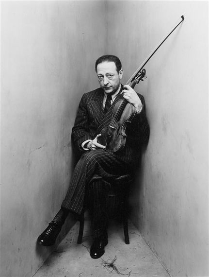 天才が天才ゆえに無自覚に周りの人間を闇に堕としていくエピソードが大好物なんですが、「バイオリンの王🎻」と言われたヤッシャ・ハイフェッツの幼少期…… 同時代のバイオリニストを皆『ハイフェッツ病』という奇病に罹らせた男です