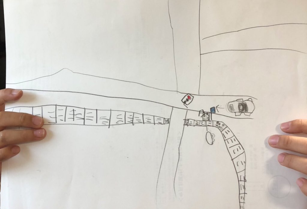 イラストは前世で起きた事故現場の様子(90年代くらい) 道路の左側は川、青い部分は盲人用の音響装置つき信号機 この場所に見覚えのある方がいれば情報提供をお願いします