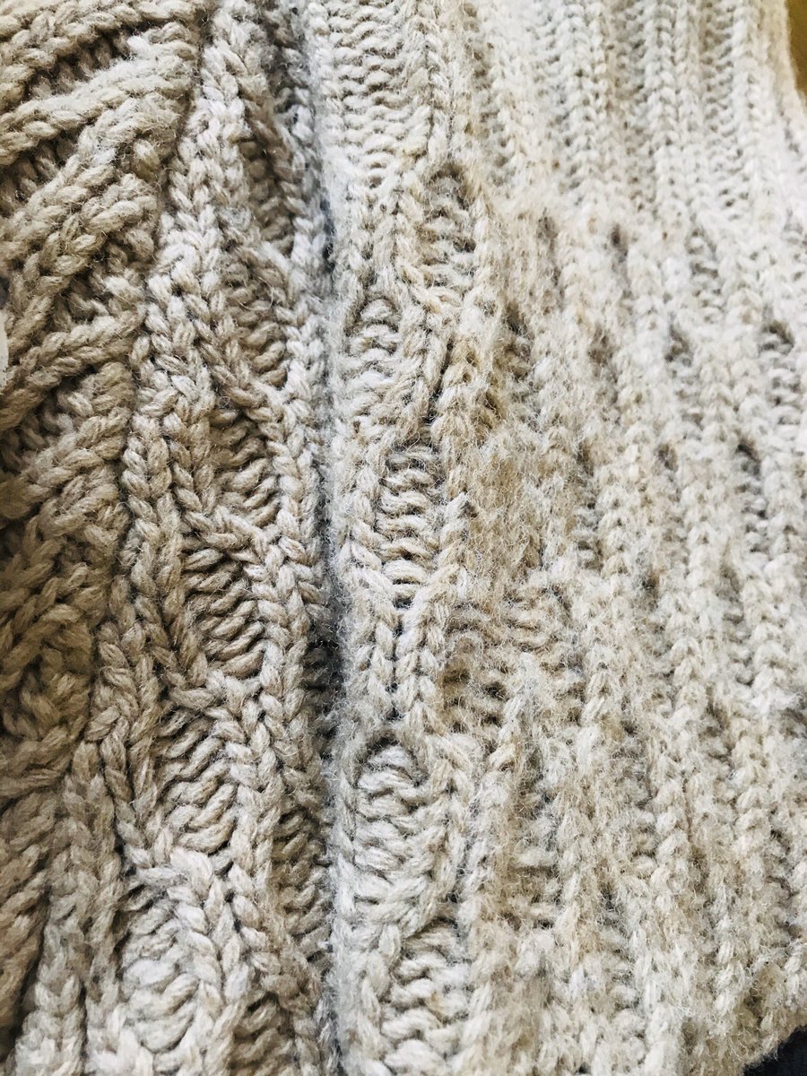 セーターの毛玉って、粗目のスポンジでこすると簡単に取れるって裏技