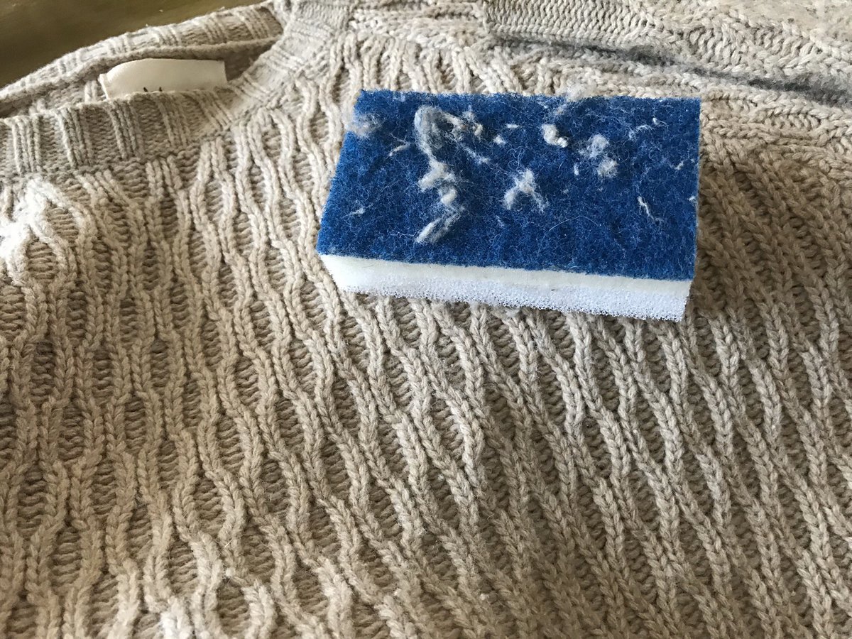 セーターの毛玉って、粗目のスポンジでこすると簡単に取れるって裏技