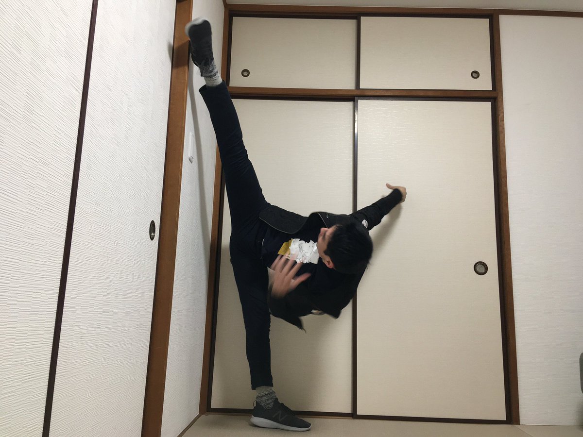 ヒント:格ゲー 解答は19時頃  #こまつたクイズ #細か過ぎて伝わらないモノマネ #細かすぎて伝わらないモノマネ 