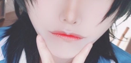 唇厚いのが嫌な方、、私と同じ悩みを抱えているレイヤーさん、、コンシーラーで全潰しよりも綺麗に口の形を見せる方法があります、、元々私は唇が分厚くてどうにもならなかったんですけど多少はマシに見えるかな〜と