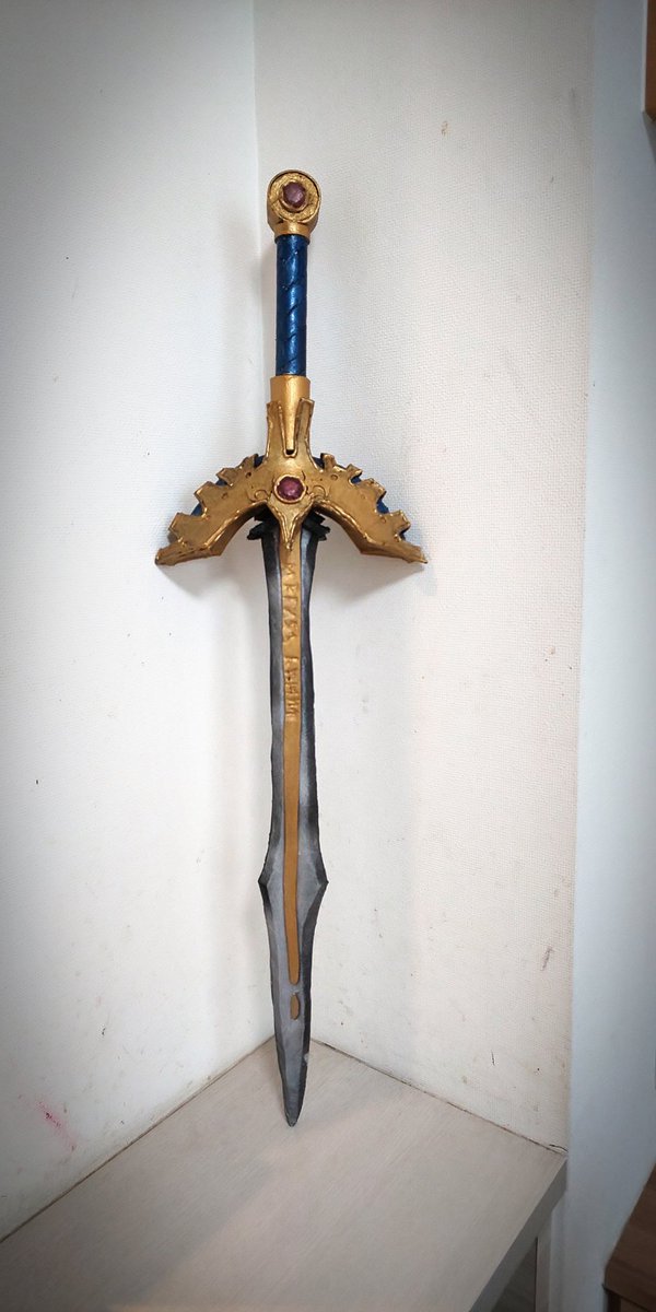 息子が、一人でロトの剣を作り上げました😃 剣が歪んで中心がずれてますが、12才でここまでやりきった事がうれしい😭✨ なんと、GWに50時間以上かけました