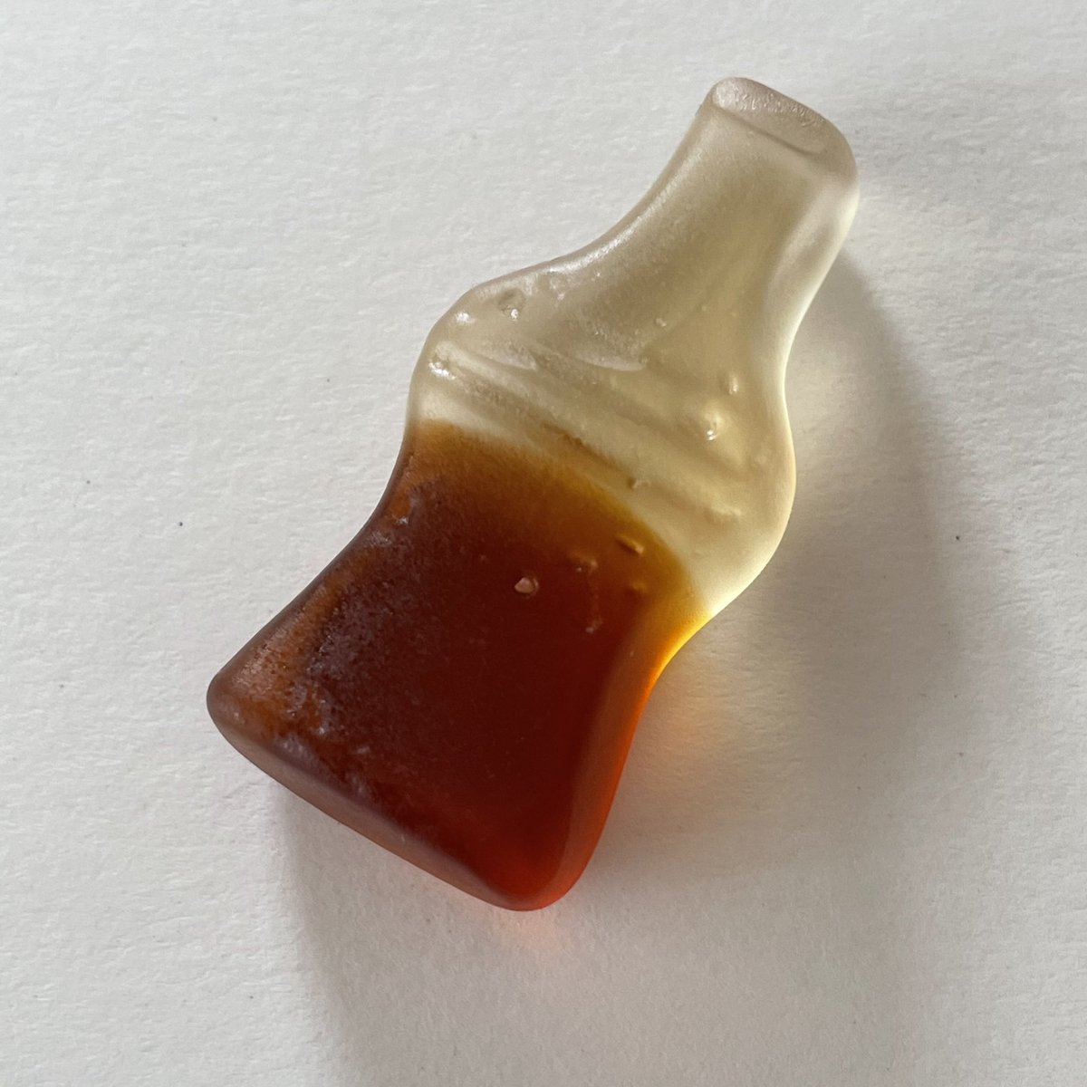 下半分がコーラ味であることは想像がつくが、となると上半分はビン味ということになる