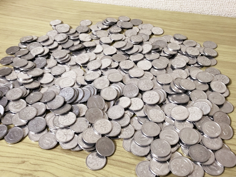 #世界一残念な550円の使い方 を投稿するお仕事をdTVさんからいただいたので「550円を全部1円玉に両替してパンパンに膨らんだ財布を作ったら金持ち気分になれるのでは