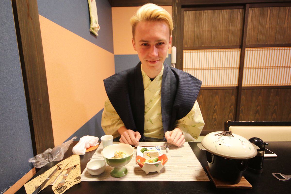 ちょっとぉぉ‼️‼️ 日本の旅館は何を考えてるのぉぉ‼️‼️ こんなに美味しそうなものをいっぱい出してぇぇ‼️‼️ 絶対に食べれないと思ったら、あっという間に食べてしまったでしょぉぉ‼️‼️ しかも一泊二日で一万円ぐらいで温泉も入れるってどういうことぉぉ‼️‼️ ふざけるなぁぁ‼️‼️ もう二度と行くぅぅ‼️‼️