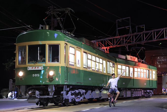  電車だけじゃ撮り鉄の仲間内にしか通用しない凡庸な写真だったのが、ニキがベストポジで入ったことで強い物語性を持った2021年の日本を代表する素晴らしい写真になった 