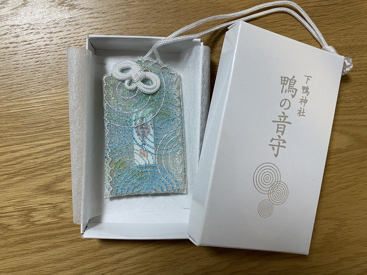   御守りとしては結構いいお値段するのですが、音楽をされる方にいかがでしょうか